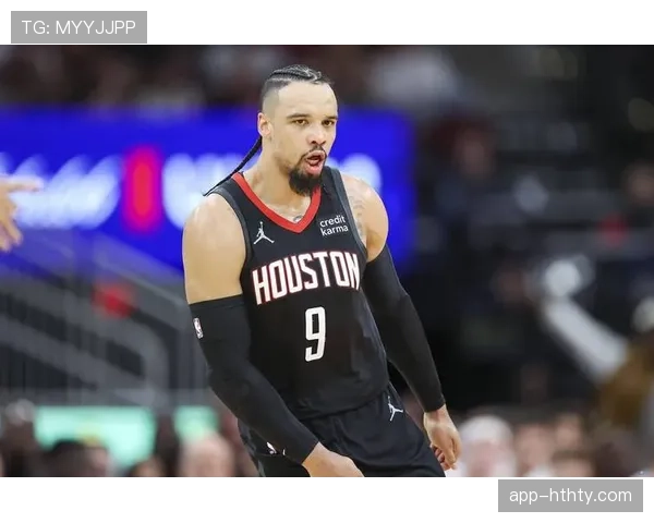 特写:狄龙·布鲁克斯与杰伦·布朗整场肉搏,两人均领到四次犯规。 特写:狄龙·布鲁克斯与杰伦·布朗整场肉搏,两人均领到四次犯规。