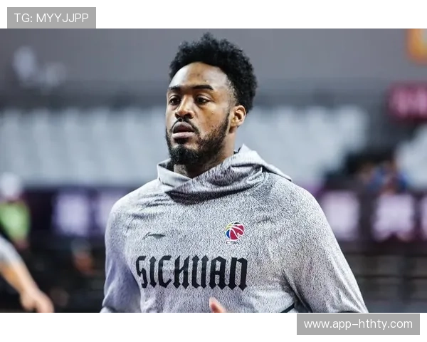 山西主场球迷齐声高歌，为即将退役的球队功勋外援富兰克林致敬